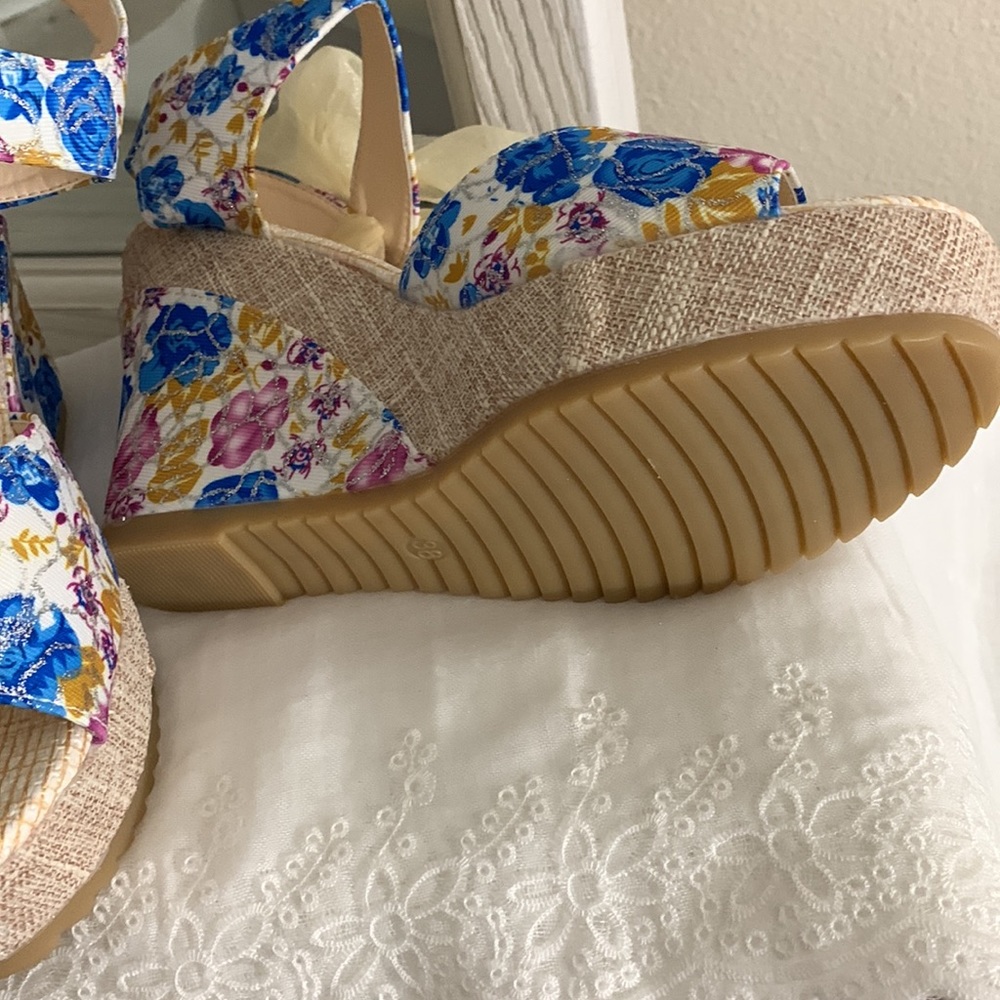 Pair Of Multicolored Platforms With Bows. - image 4